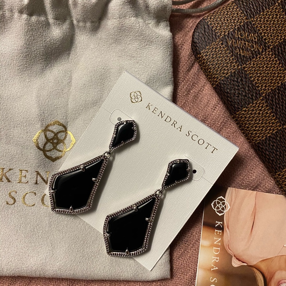 NWT Kendra Scott Alexa Earrings